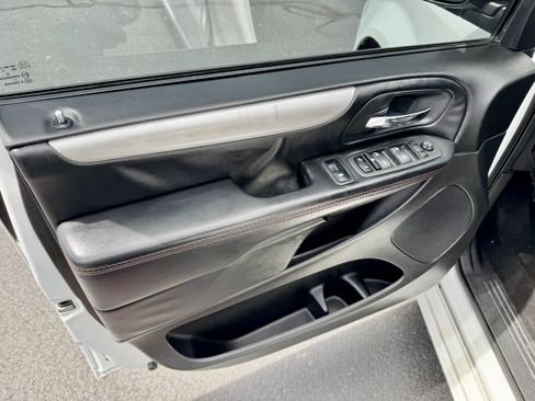 Used 2019 Dodge Grand Caravan GT FWD image 22