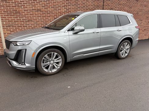 Used 2023 Cadillac XT6 Premium Luxury image 1