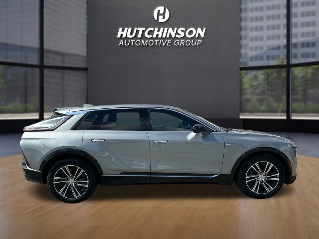 Used 2025 Cadillac Lyriq Luxury AWD/4WD image 8