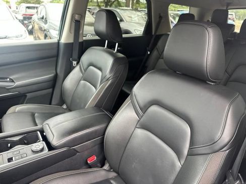 Used 2025 Nissan Pathfinder SL AWD/4WD image 9