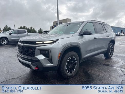 Used 2025 Chevrolet Traverse Z71 image 7