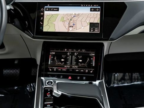 Used 2024 Audi Q8 e-tron Premium Plus w/ Premium Plus Package AWD/4WD image 25