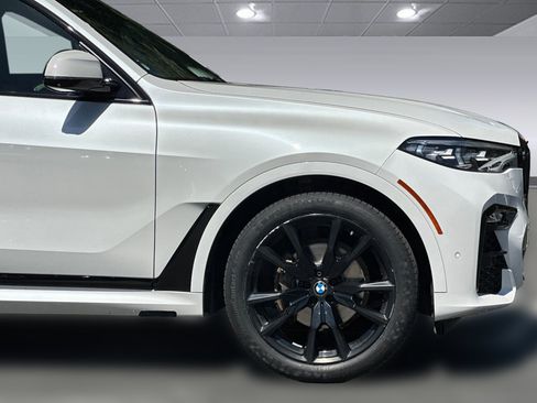 Used 2022 BMW X7 xDrive40i w/ M Sport Package AWD/4WD image 36