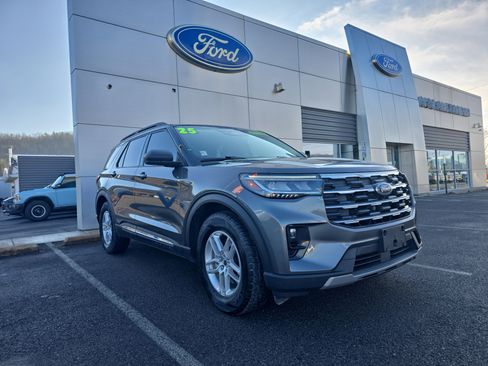 Used 2025 Ford Explorer Active w/ Active Comfort Package image 1