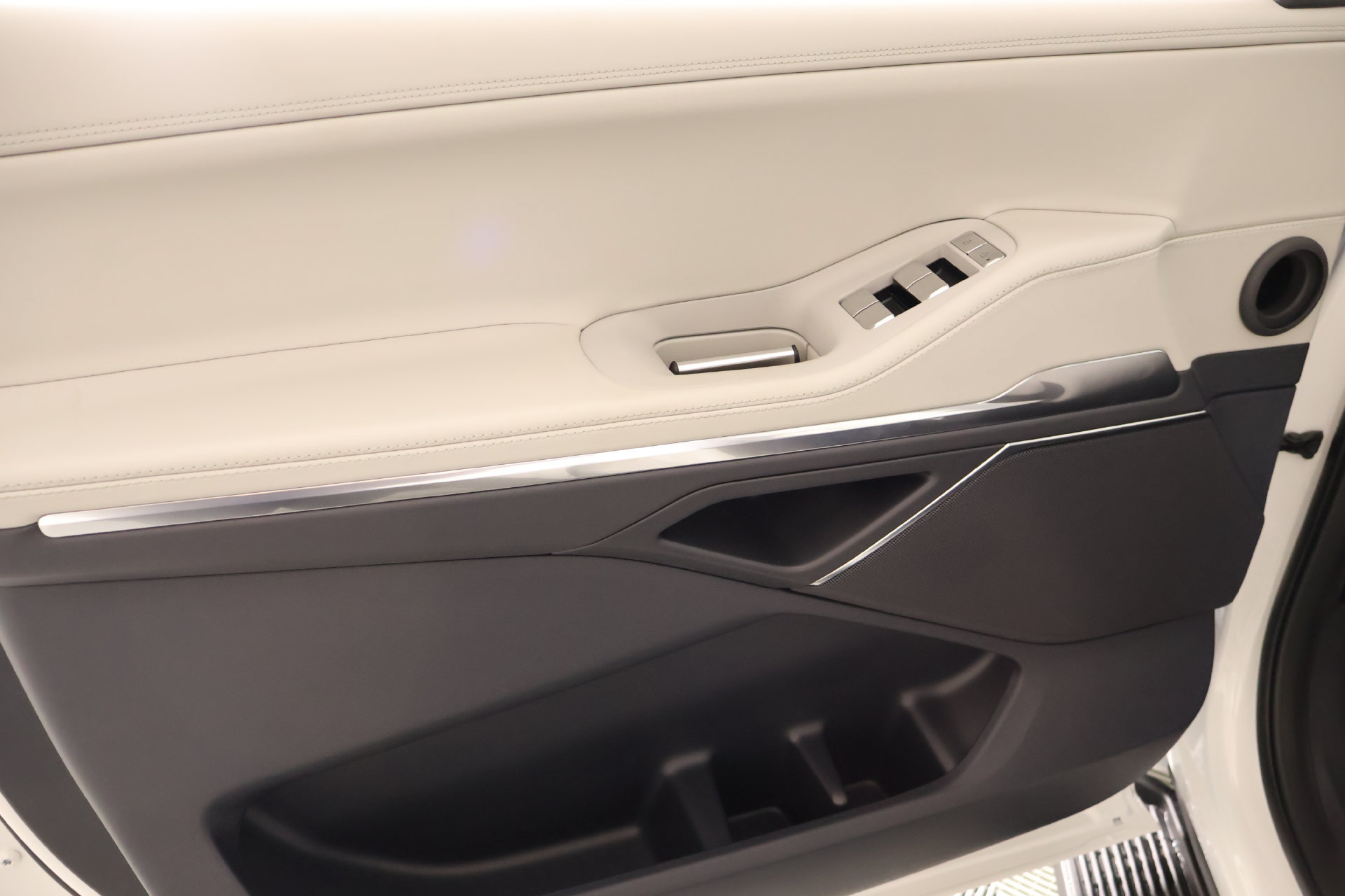 New 2026 Lincoln Navigator Premiere AWD/4WD image 17