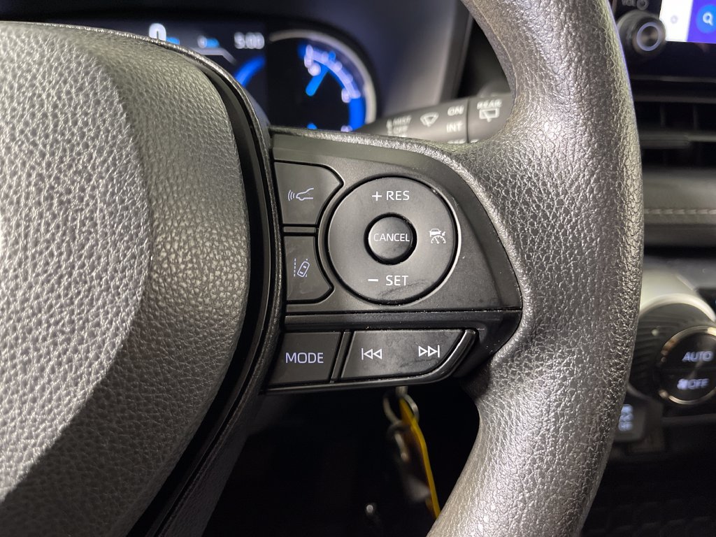 Certified 2025 Toyota RAV4 LE AWD/4WD image 27