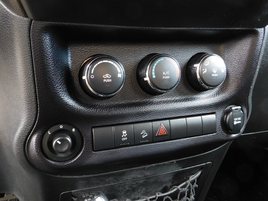 Used 2015 Jeep Wrangler Unlimited Sport w/ Quick Order Package 24S AWD/4WD image 19