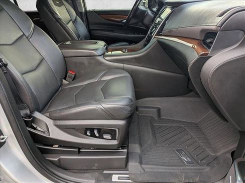 Used 2019 Cadillac Escalade Premium Luxury image 21