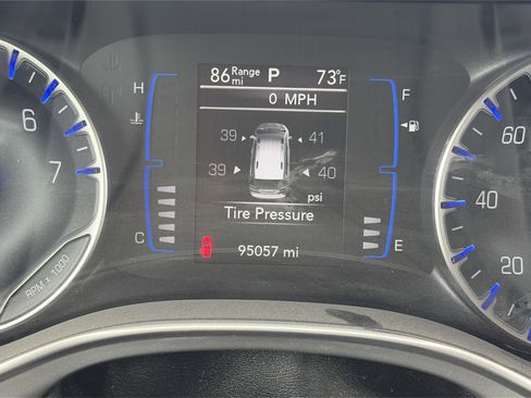 Used 2019 Chrysler Pacifica Touring Plus FWD image 11