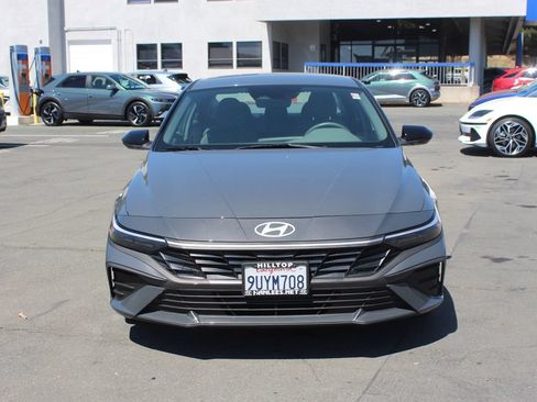 Used 2025 Hyundai Elantra Sport FWD image 4