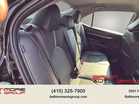 Used 2018 Toyota Camry SE FWD image 19