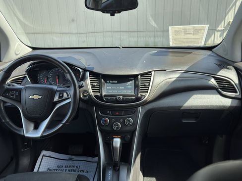 Used 2017 Chevrolet Trax LT w/ Driver Confidence Package AWD/4WD image 12