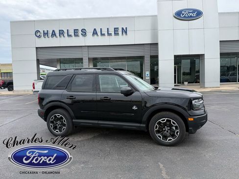 Used 2025 Ford Bronco Sport Outer Banks w/ Outer Banks Tech Package+ AWD/4WD image 2