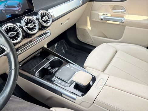 Used 2021 Mercedes-Benz GLB 250 4MATIC image 21