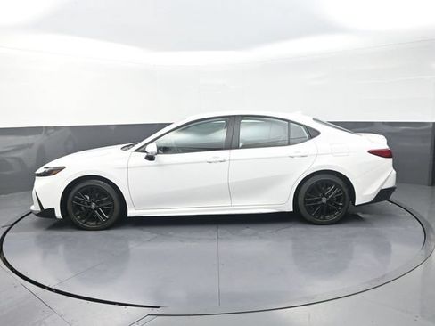 Used 2026 Toyota Camry SE FWD image 4