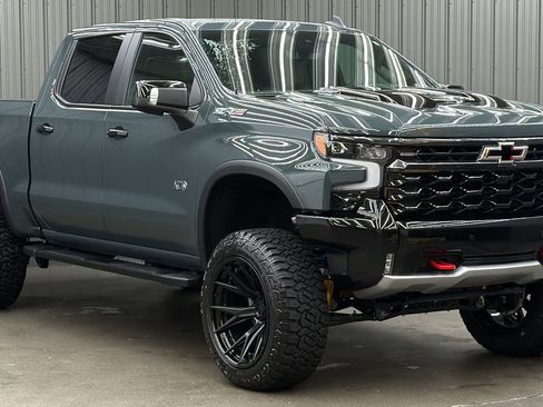 Used 2025 Chevrolet Silverado 1500 ZR2 w/ Technology Package image 7