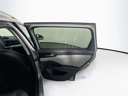 Used 2023 Volkswagen Taos SE w/ Panoramic Sunroof Package FWD image 30
