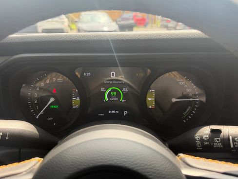 Used 2024 Jeep Wrangler Unlimited AWD/4WD image 23
