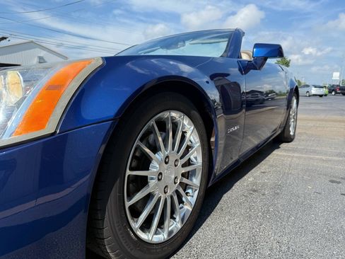 Used 2005 Cadillac XLR RWD image 21