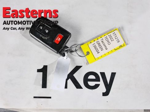 Used 2022 Toyota Tacoma TRD Sport AWD/4WD image 25