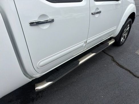 Used 2016 Nissan Frontier SL AWD/4WD image 12