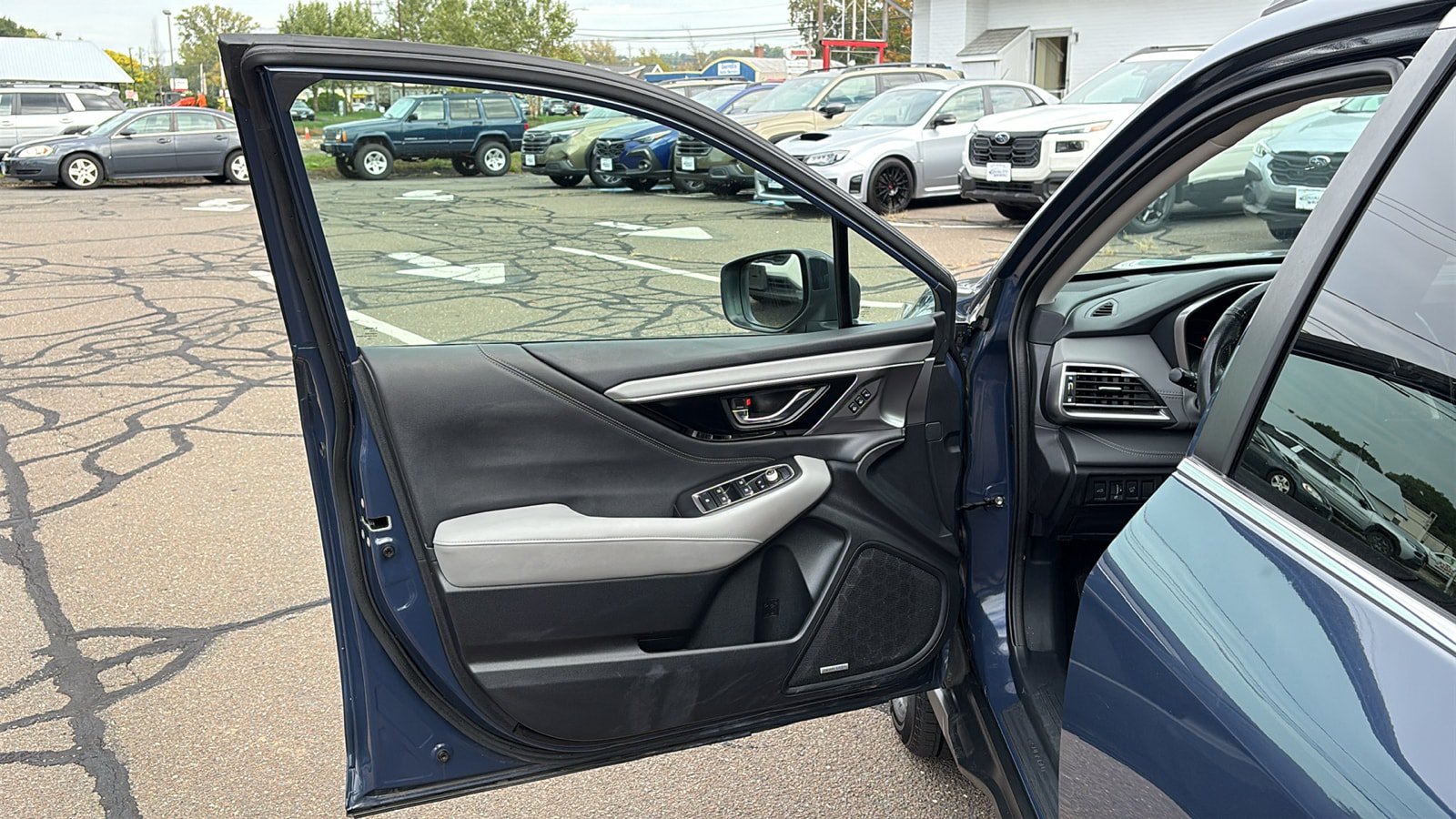 Used 2024 Subaru Outback Limited AWD/4WD image 8