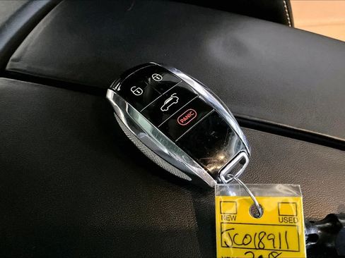 Used 2018 Bentley Bentayga Activity image 14