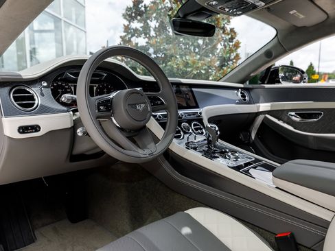 Used 2024 Bentley Continental GT V8 image 27