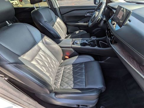 Used 2024 Nissan Rogue Platinum w/ Platinum Premium Package image 27