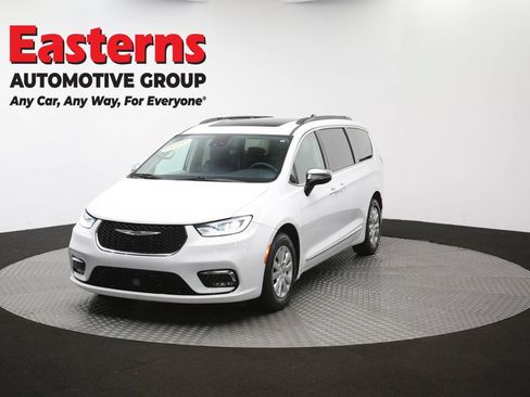 Used 2023 Chrysler Pacifica Limited FWD image 56
