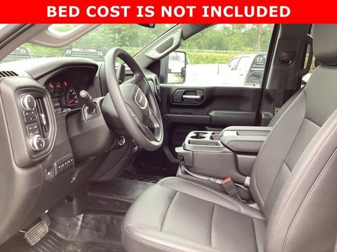 New 2025 GMC Sierra 3500 Pro w/ Convenience Package image 16