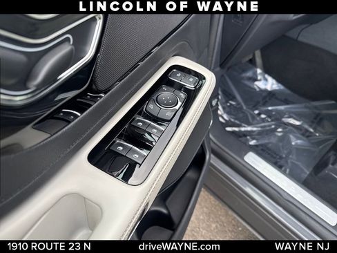 Used 2025 Lincoln Aviator AWD image 14