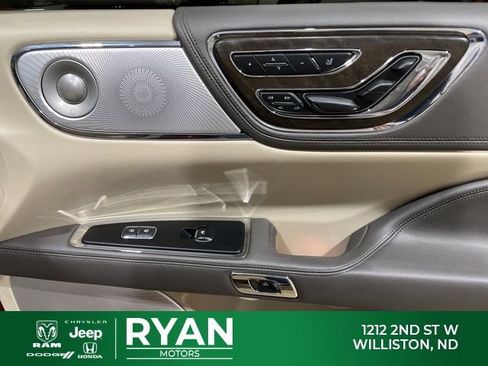 Used 2019 Lincoln Continental Reserve image 29