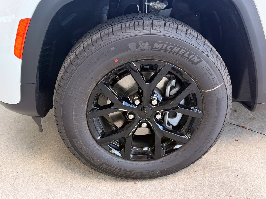 New 2026 Jeep Grand Cherokee Altitude RWD image 32