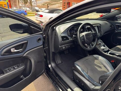 Used 2016 Chrysler 200 S w/ Comfort Group image 8