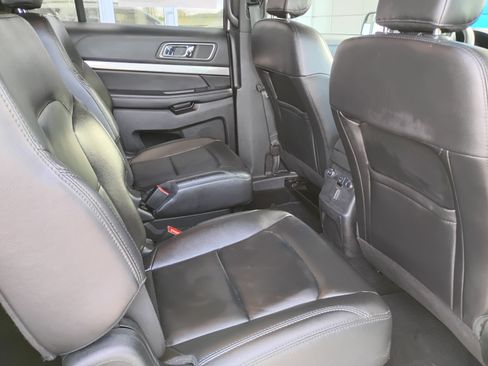 Used 2018 Ford Explorer XLT w/ Equipment Group 202A AWD/4WD image 19