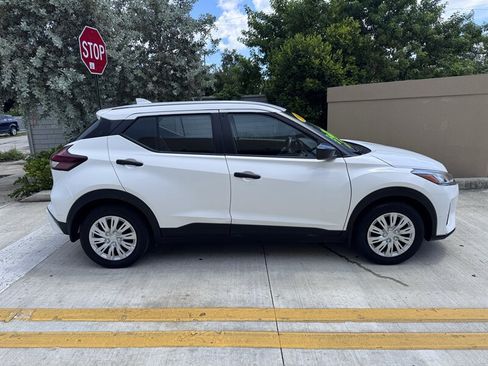Used 2021 Nissan Kicks S FWD image 4