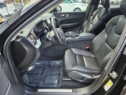 Used 2025 Volvo XC60 B5 Plus image 13