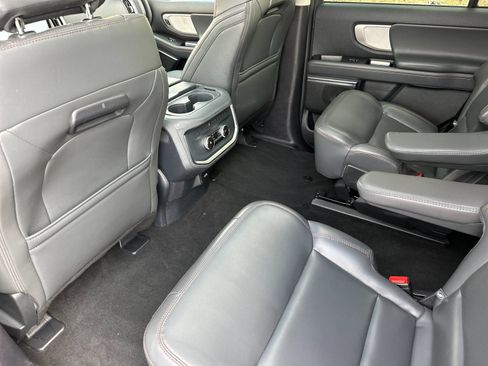 Used 2025 Ford Expedition Active AWD/4WD image 14
