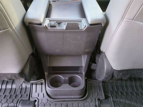 Used 2022 Toyota Sienna XLE image 19