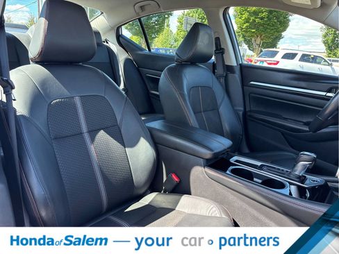 Used 2024 Nissan Altima 2.5 SR FWD image 14