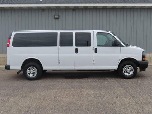 Used 2023 Chevrolet Express 3500 LS RWD image 3
