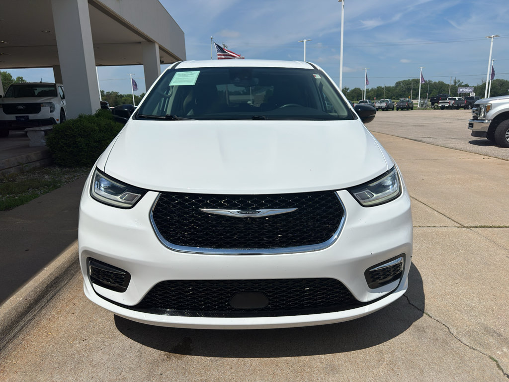 Used 2024 Chrysler Pacifica Touring-L FWD image 8