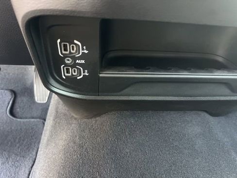 Used 2024 RAM 2500 Tradesman w/ Chrome Appearance Group image 17