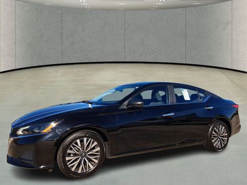 Used 2025 Nissan Altima 2.5 SV image 9