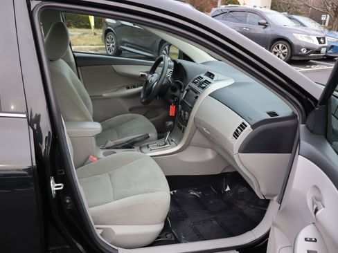 Used 2013 Toyota Corolla LE image 31