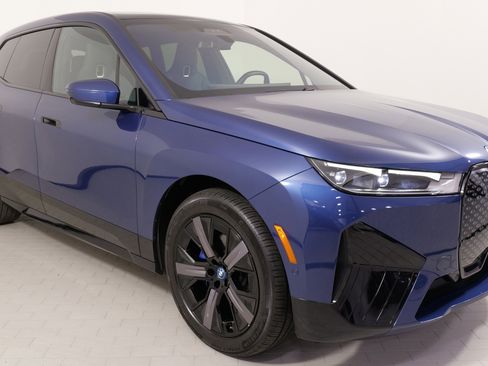 Used 2024 BMW iX xDrive50 w/ Premium Package image 7