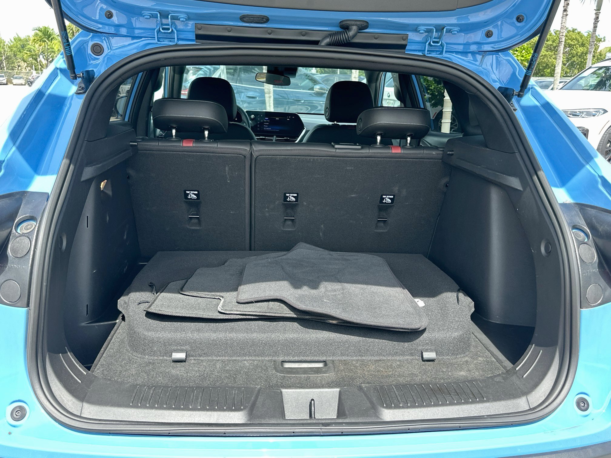 Used 2024 Chevrolet Trax RS FWD image 24