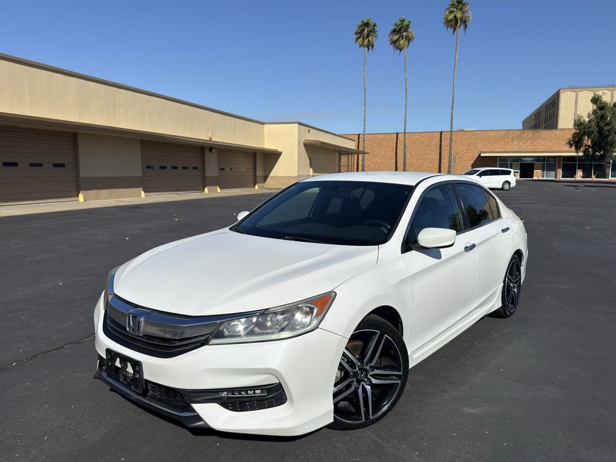 Used 2017 Honda Accord Sport image 3
