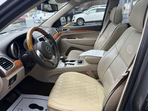 Used 2012 Jeep Grand Cherokee Overland image 9